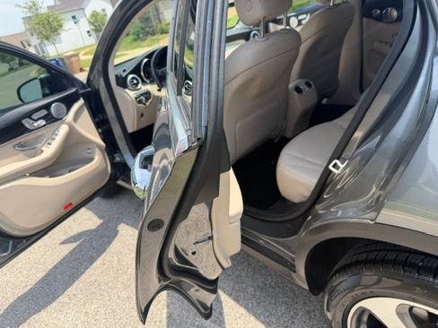 Used 2017 Mercedes-Benz GLC 300 4MATIC Coupe image 9