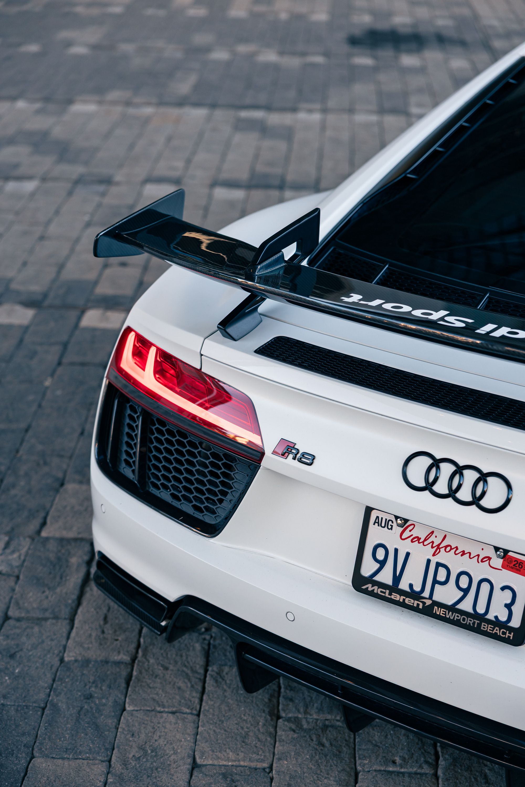 Used 2018 Audi R8 V10 w/ Premium Package RWD image 8