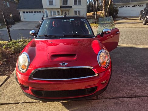 Used 2011 MINI Cooper S image 1