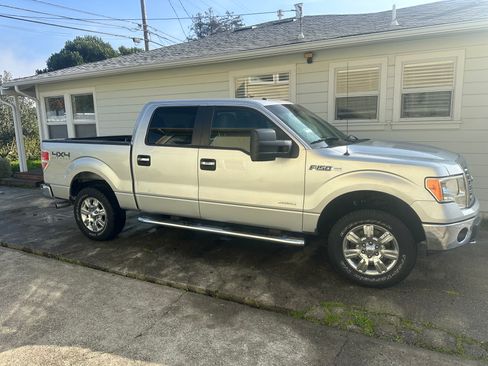 Used 2012 Ford F150 XLT w/ XLT Chrome Pkg image 2