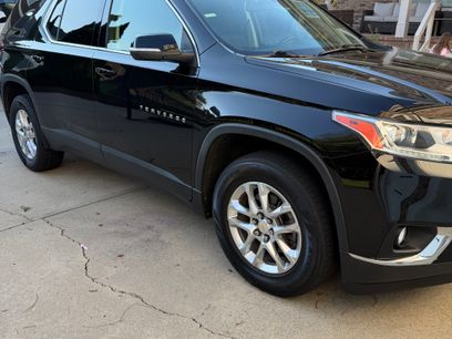 Used 2021 Chevrolet Traverse LT