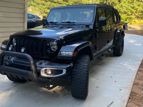 Used 2022 Jeep Gladiator Sport image 2