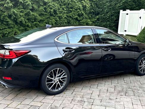 Used 2018 Lexus ES 350 w/ Luxury Package w/Wood Trim image 2