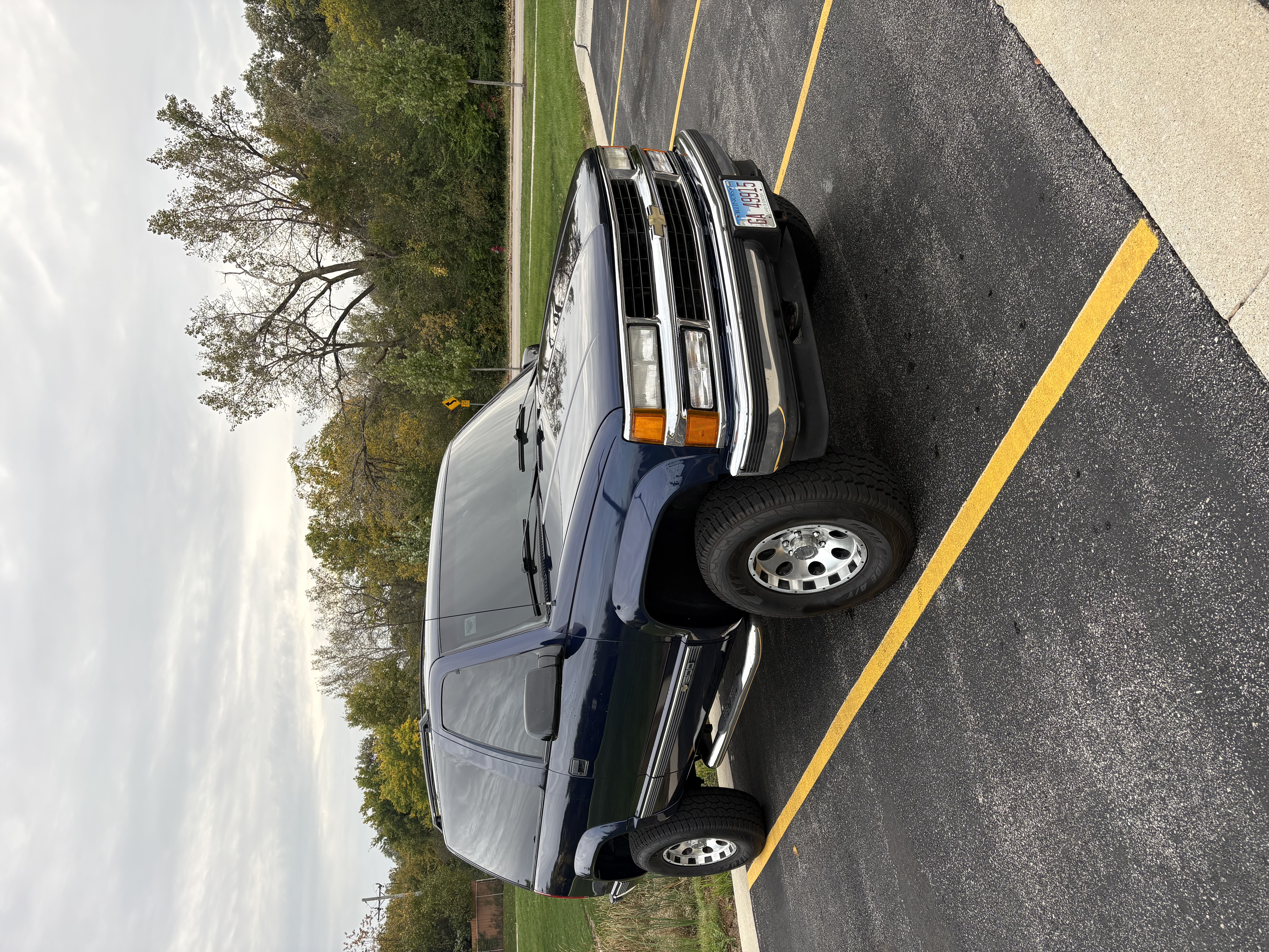Used 1995 Chevrolet Tahoe 4WD 2-Door image 5