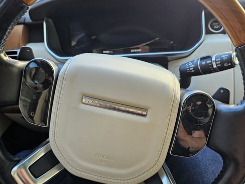 Used 2020 Land Rover Range Rover HSE image 17