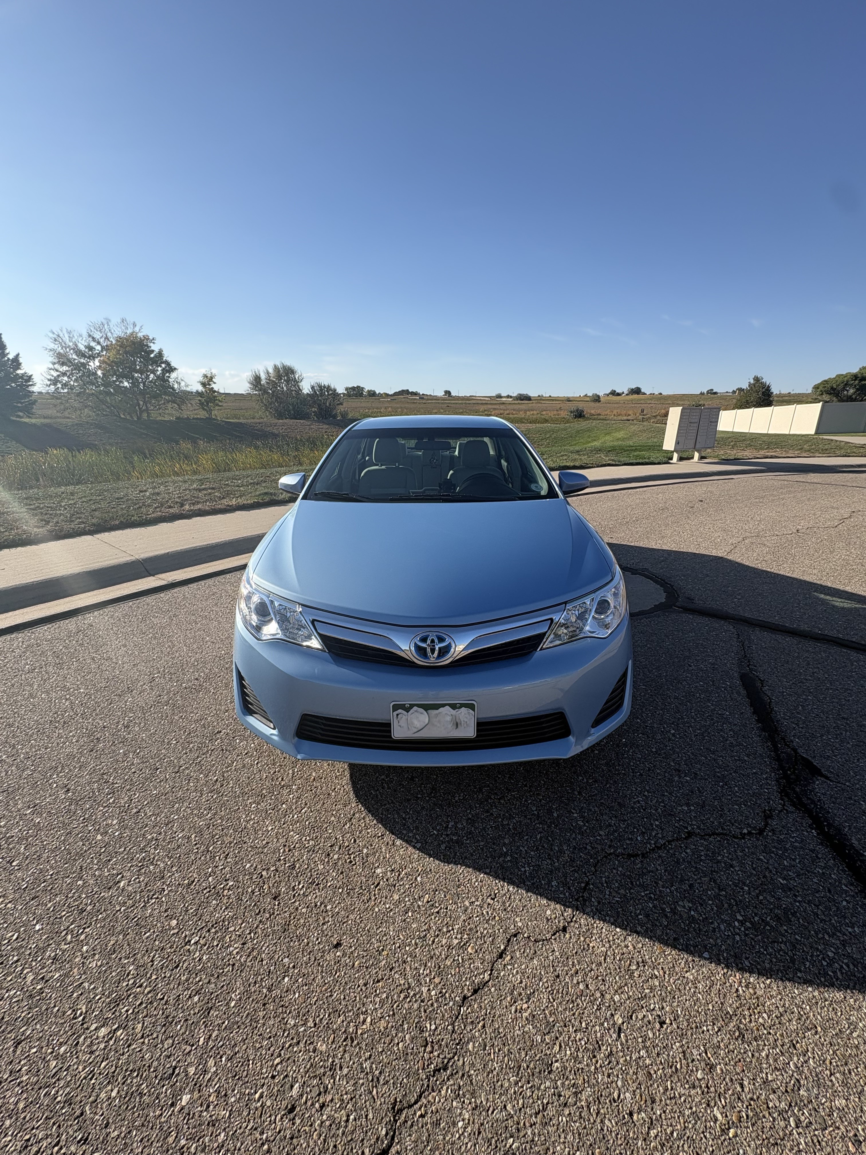 Used 2012 Toyota Camry LE FWD image 1
