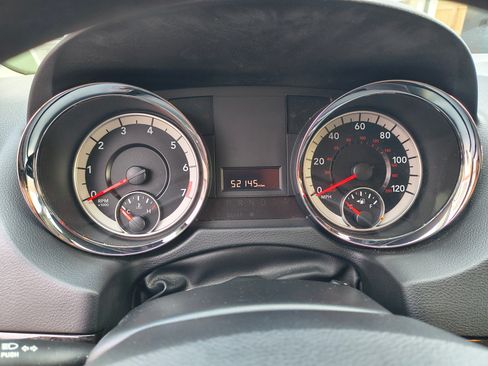 Used 2019 Dodge Grand Caravan SE w/ UConnect Hands-Free Group image 10