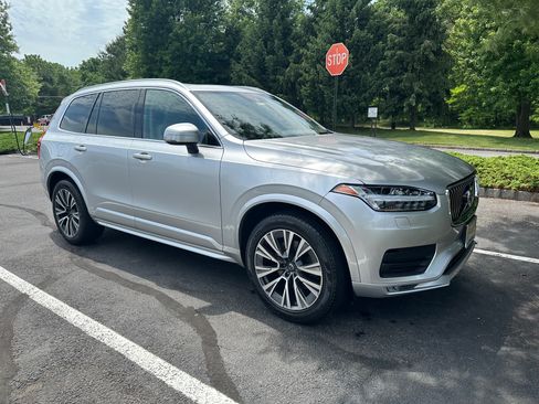 Used 2021 Volvo XC90 T5 Momentum w/ Climate Package AWD/4WD image 2