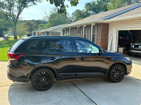 Used 2020 Mitsubishi Outlander LE FWD image 2