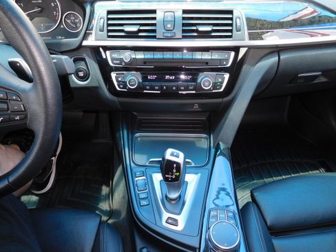 Used 2018 BMW 330e RWD image 16