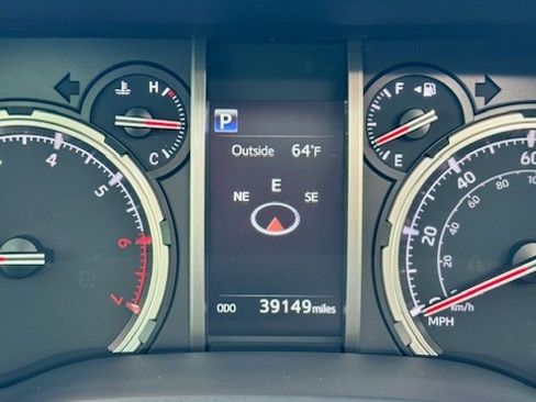 Used 2021 Toyota 4Runner Limited image 11