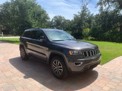 Used 2019 Jeep Grand Cherokee Laredo w/ Laredo X Package image 9