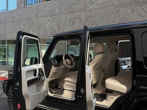 Used 2025 Mercedes-Benz G 63 AMG AMG G 63 Sport Utility 4D image 4