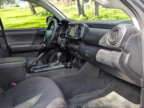 Used 2022 Toyota Tacoma SR image 12