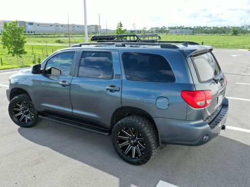 Used 2010 Toyota Sequoia SR5 image 4