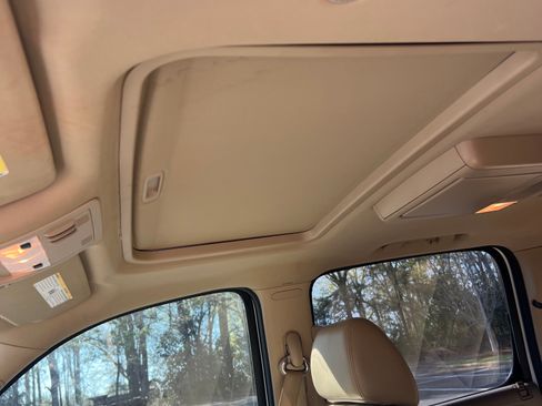 Used 2009 Chevrolet Suburban LT image 15