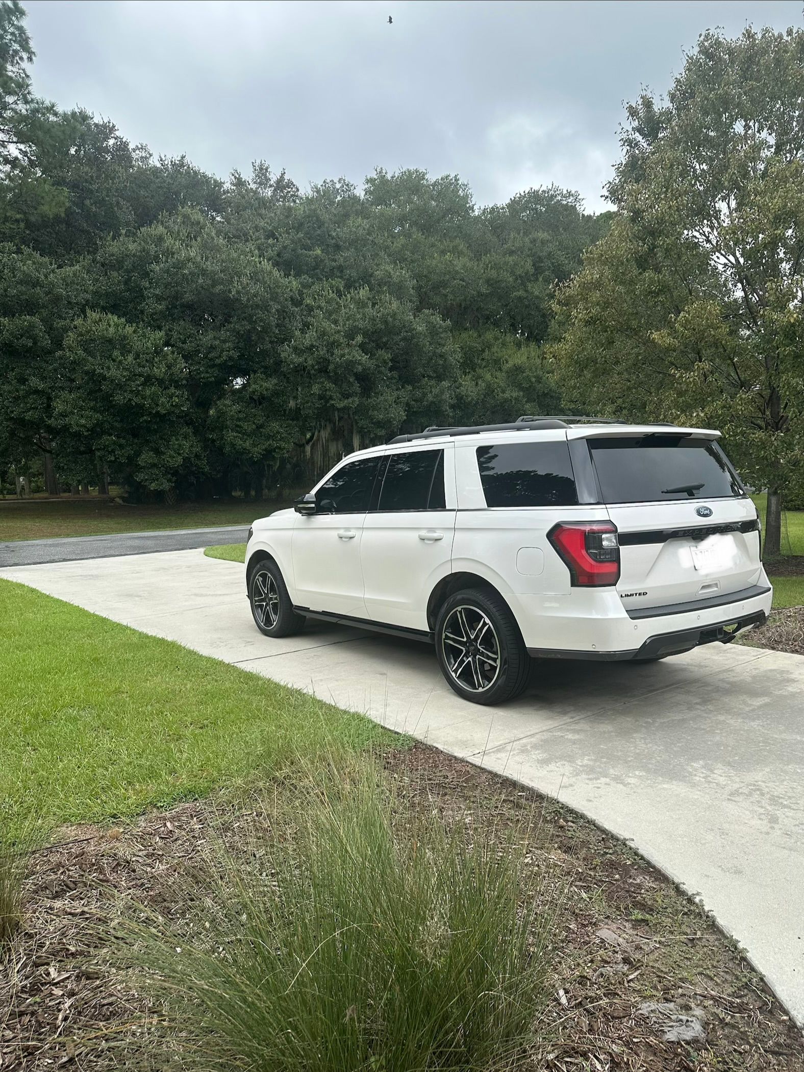 Used 2019 Ford Expedition Limited w/ Equipment Group 303A AWD/4WD image 21