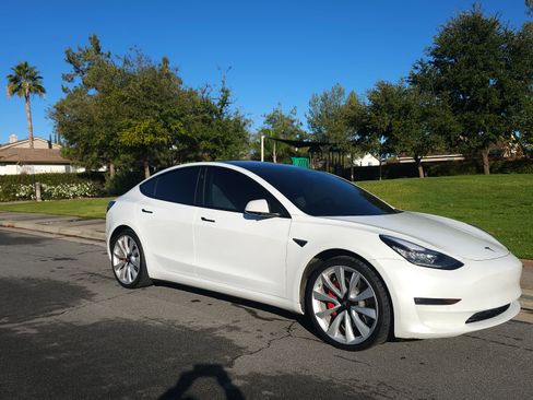 Used 2018 Tesla Model 3 Performance image 2