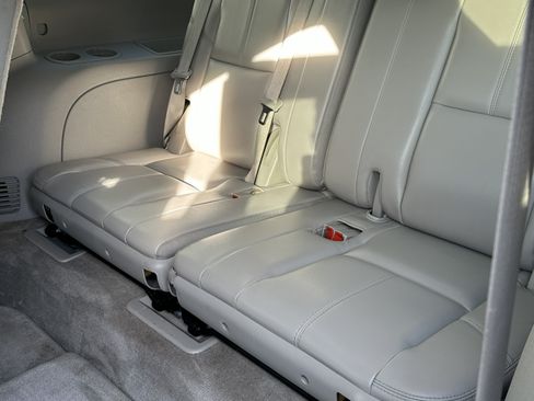 Used 2007 GMC Yukon XL SLT w/ SLT Preferred Equipment Group image 9
