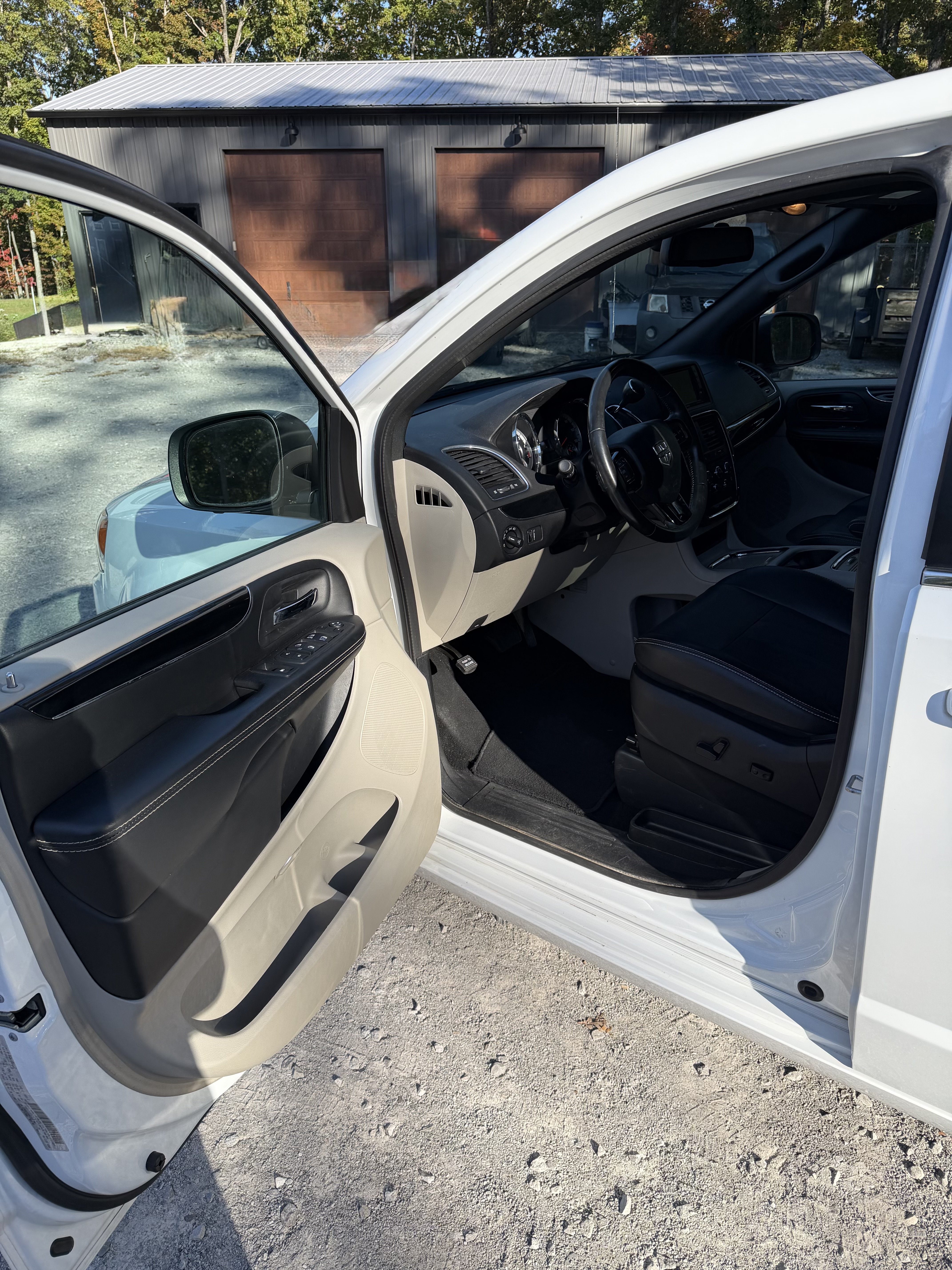 Used 2019 Dodge Grand Caravan SXT FWD image 10