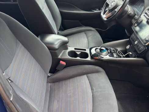 Used 2018 Nissan Leaf SV FWD image 9