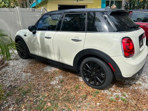 Used 2021 MINI Cooper 4-Door Hardtop FWD image 1