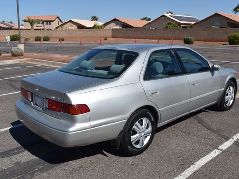 Used 2001 Toyota Camry XLE image 4