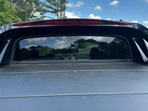 Used 2007 Cadillac Escalade EXT Sport Utility Pickup 4D 5 1/4 w/ Information Package image 16