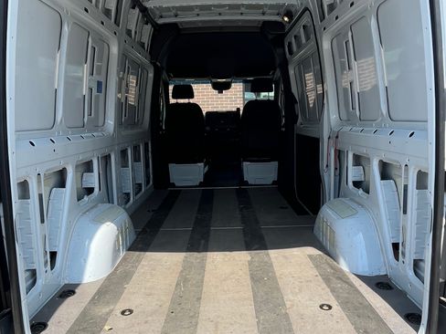 Used 2023 Mercedes-Benz Sprinter 1500 image 4