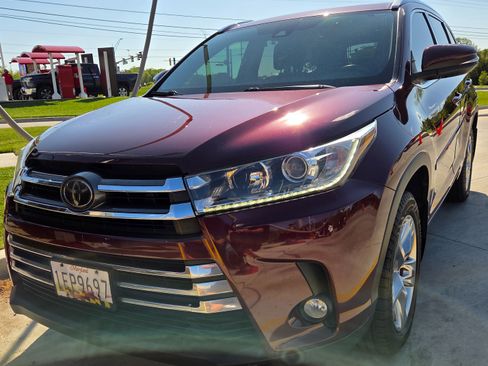 Used 2017 Toyota Highlander Limited w/ Protection Package #3 image 1