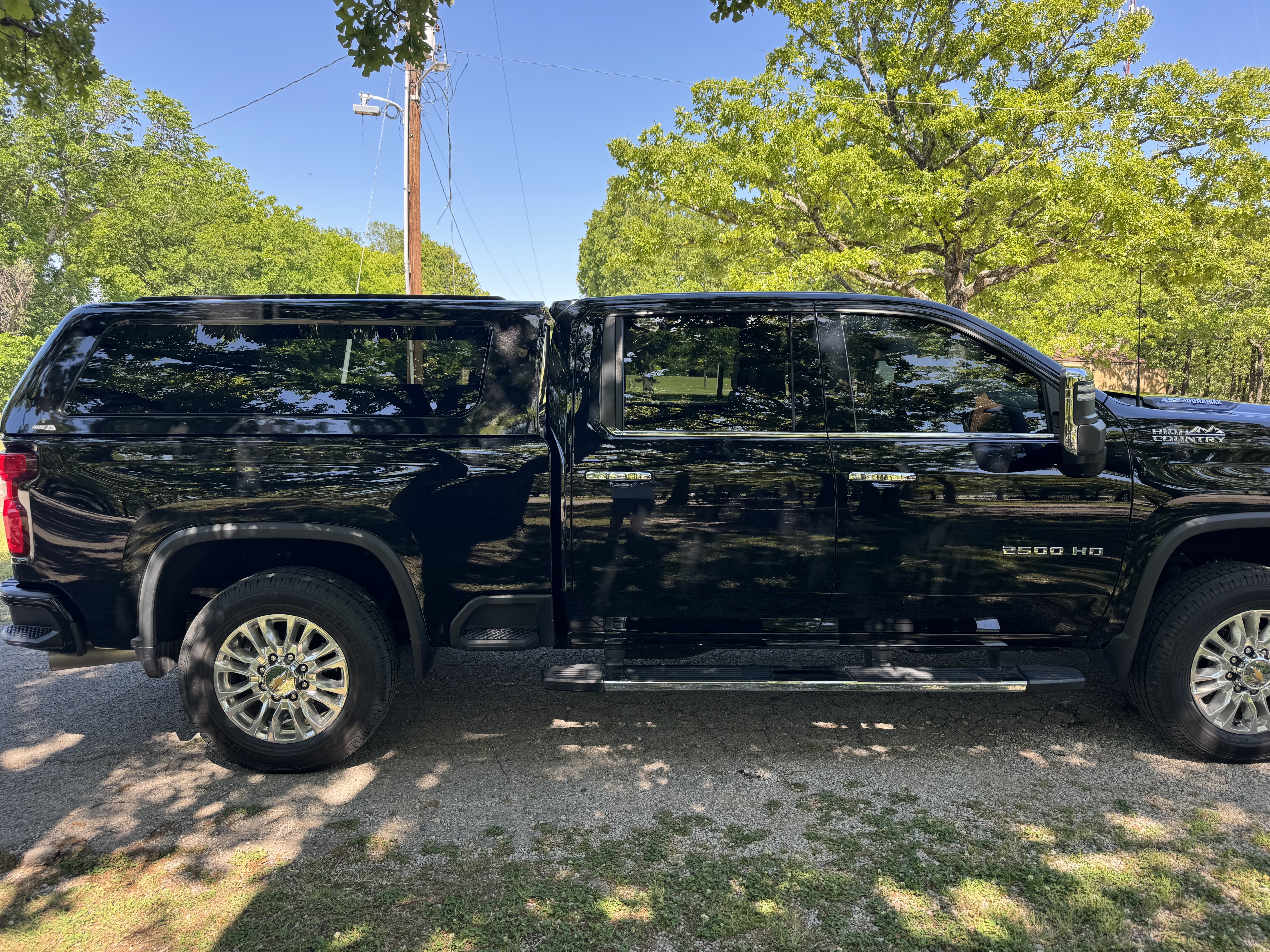 Used 2023 Chevrolet Silverado 2500 High Country AWD/4WD image 1