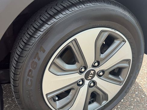 Used 2019 Kia Niro EX FWD image 21