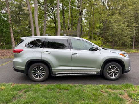 Used 2017 Toyota Highlander XLE AWD/4WD image 14