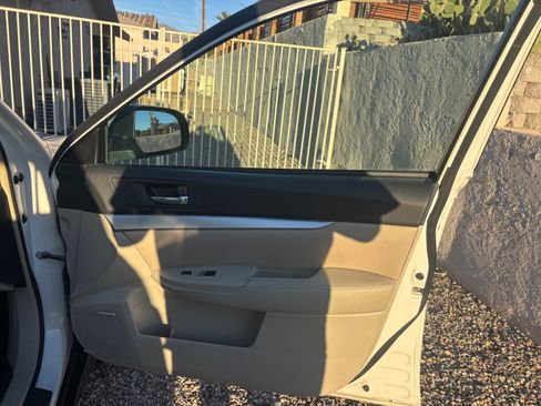 Used 2011 Subaru Outback 2.5i Premium image 12