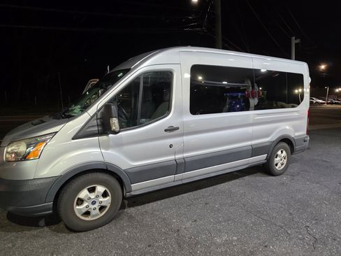 Used 2018 Ford Transit 350 XLT image 2