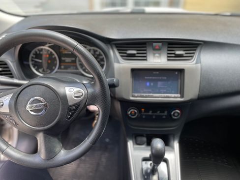 Used 2019 Nissan Sentra S image 11