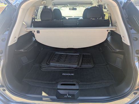 Used 2018 Nissan Rogue SV w/ Premium Package image 6