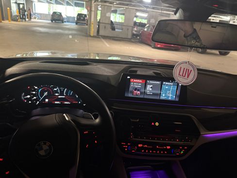 Used 2018 BMW 530e w/ Premium Package 2 image 9