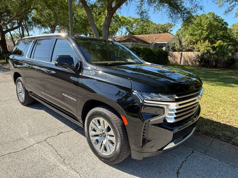 Used 2022 Chevrolet Suburban High Country image 14