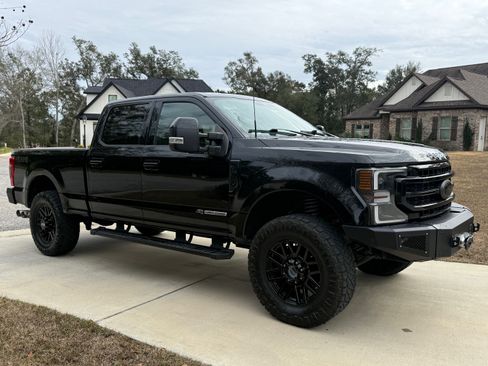 Used 2022 Ford F350 Lariat w/ Black Appearance Package AWD/4WD image 4