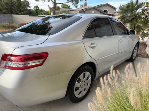 Used 2011 Toyota Camry LE image 8