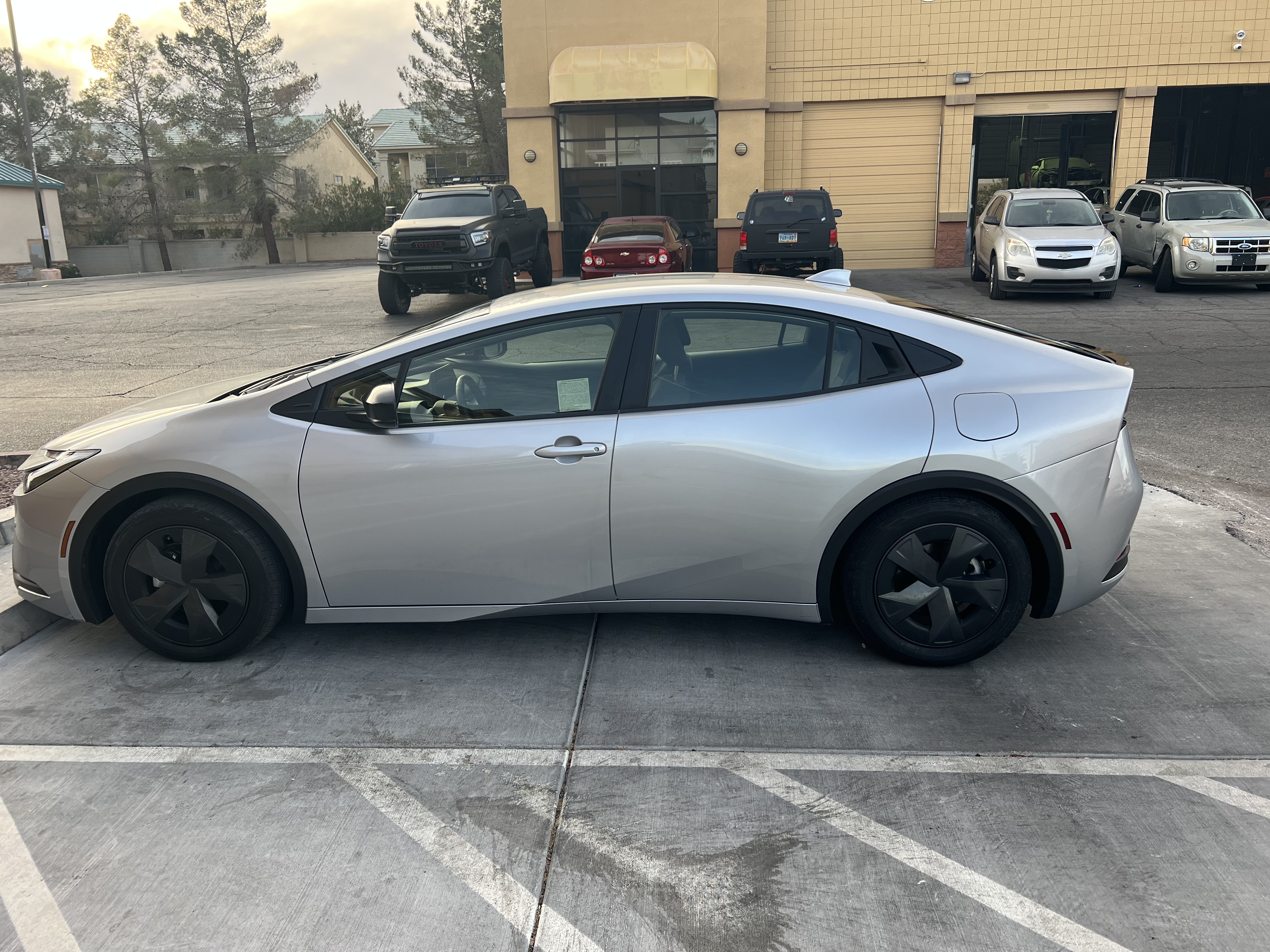 Used 2023 Toyota Prius LE FWD image 10