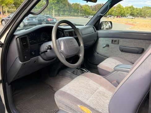 Used 1998 Toyota Tacoma 4x4 Xtracab V6 image 10