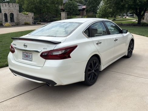 Used 2017 Nissan Altima 2.5 SR w/ Midnight Edition Package FWD image 8