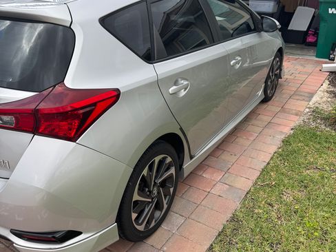 Used 2017 Toyota Corolla iM FWD image 4