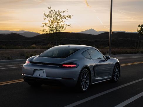 Used 2018 Porsche 718 Cayman image 13