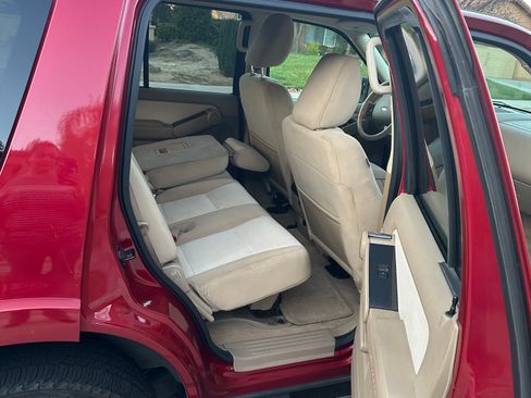 Used 2010 Ford Explorer XLT image 5