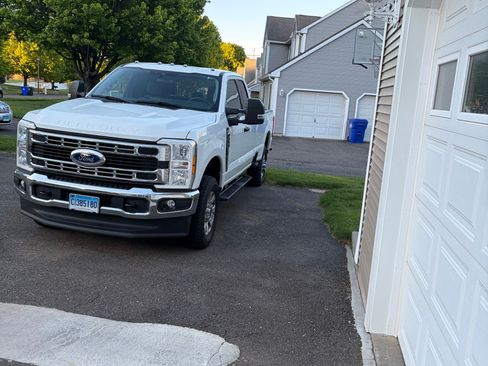 Used 2024 Ford F250 XLT w/ Snow Plow Prep Package AWD/4WD image 8