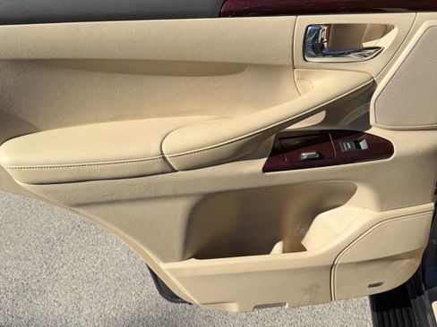 Used 2013 Lexus LX 570 4WD w/ Luxury Pkg image 21