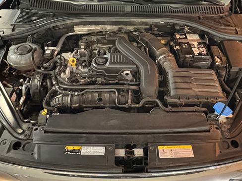 Used 2024 Volkswagen Jetta SE w/ Panoramic Sunroof Package image 9